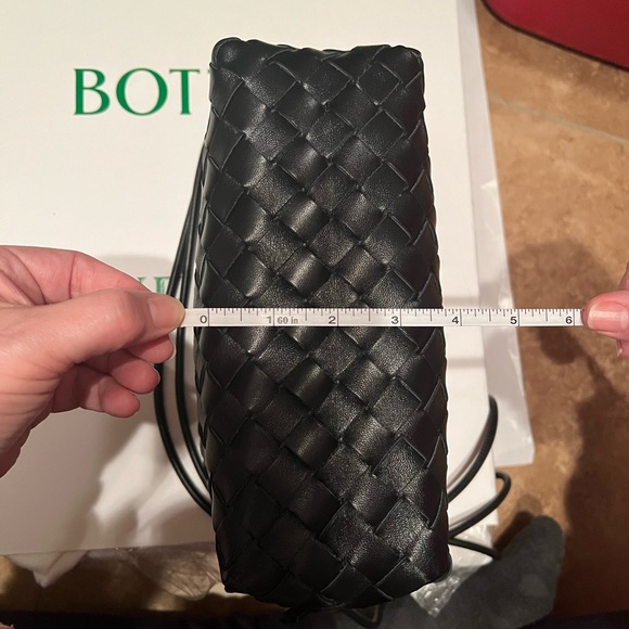 Bottega Veneta Medium Loop Camera Purse - Picture 10 of 16